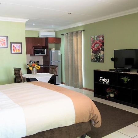 Summer Garden Guest House Benoni Esterno foto