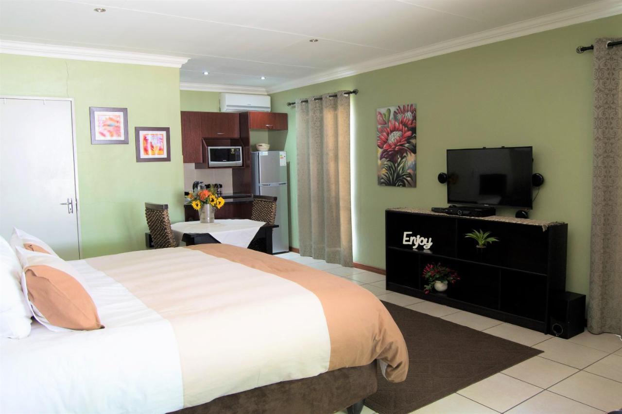 Summer Garden Guest House Benoni Esterno foto