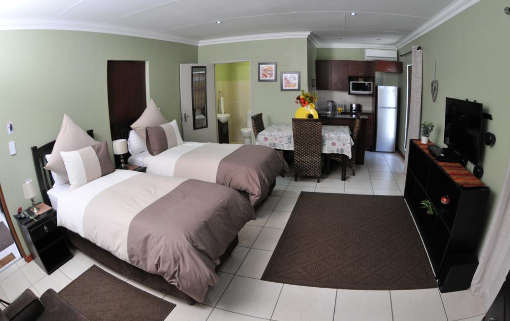 Summer Garden Guest House Benoni Esterno foto