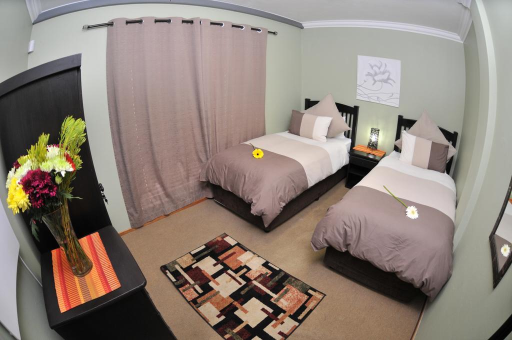 Summer Garden Guest House Benoni Esterno foto